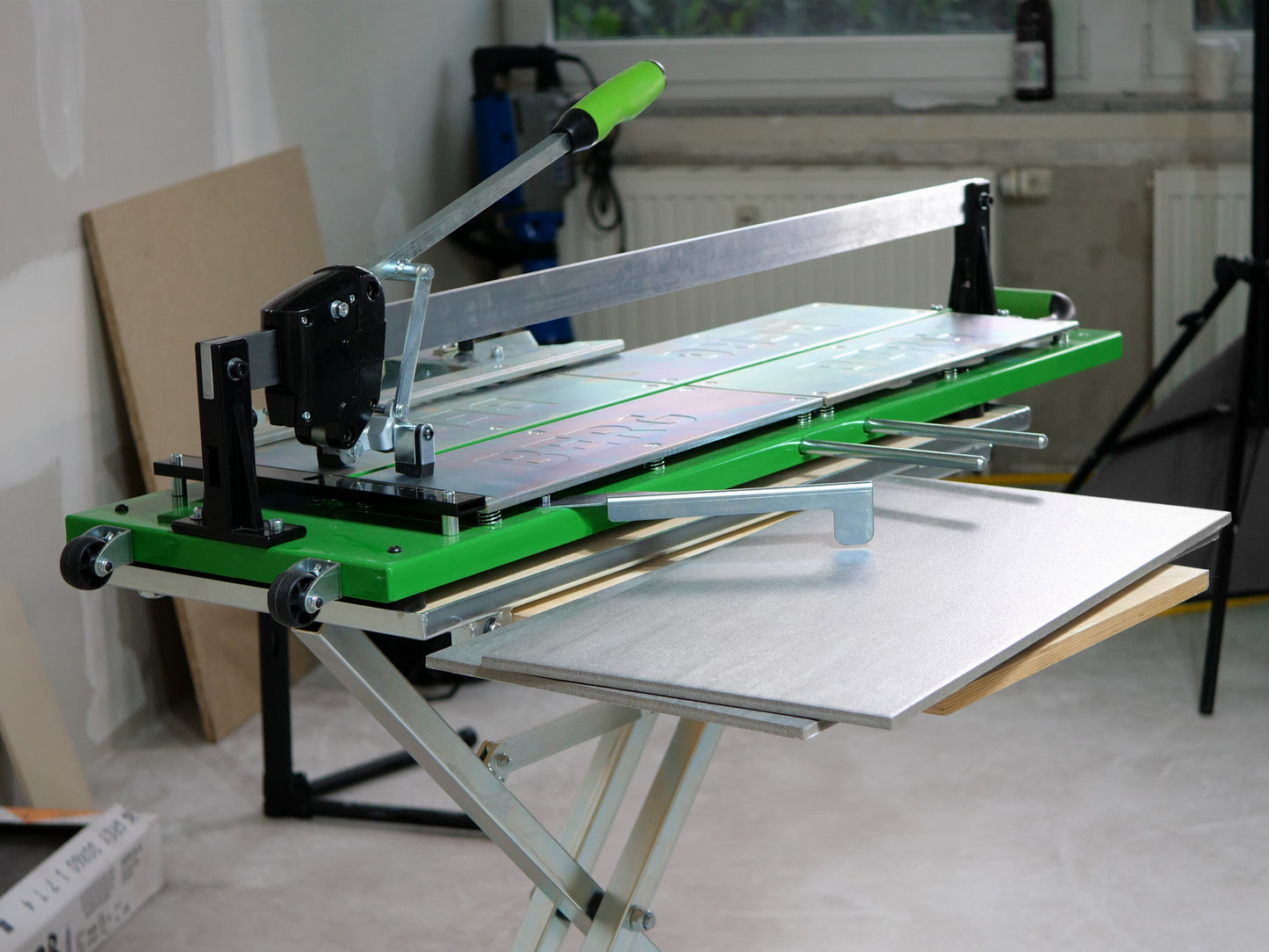 Arbeitstisch für Fliesenschneider FSM AT 640/900 - BERG TECTOOL GmbH